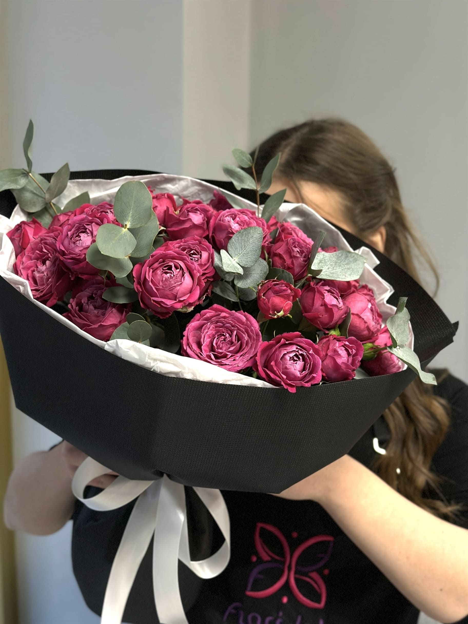 buket-kustovyh-roz-kendi:-tak-i-hochetsya-siesty