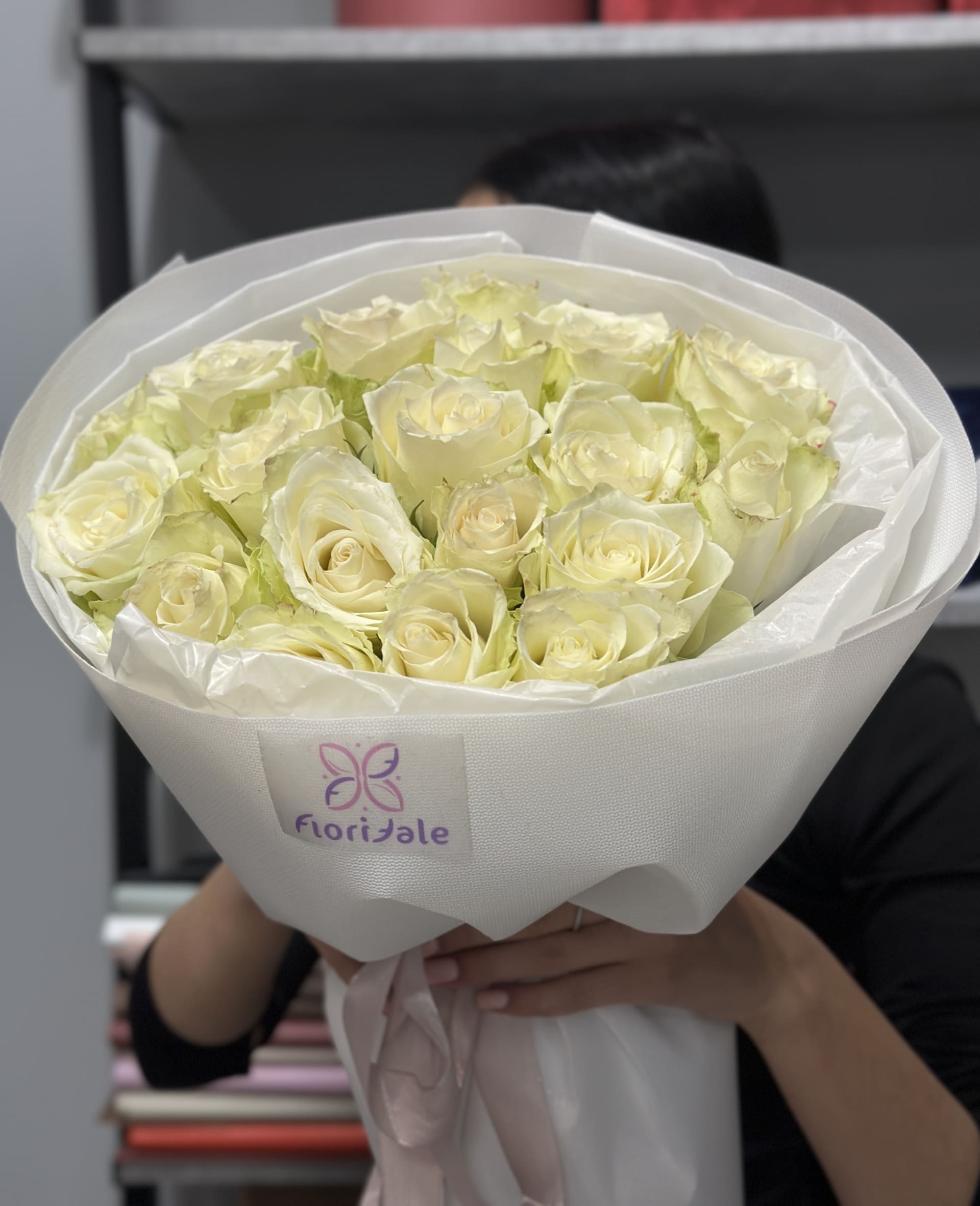 Букет роз Ангел: тонкая грань между красотой и светом buket-roz-angel:-tonkaya-grany-mezhdu-krasotoy-i-svetom