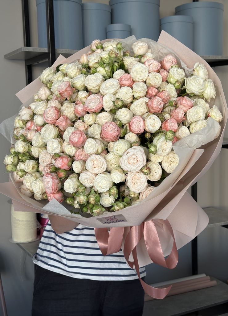 Букет кустовых роз Онли Ю: она точно не останется равнодушной buket-kustovyh-roz-onli-yu:-ona-tochno-ne-ostanetsya-ravnodushnoy